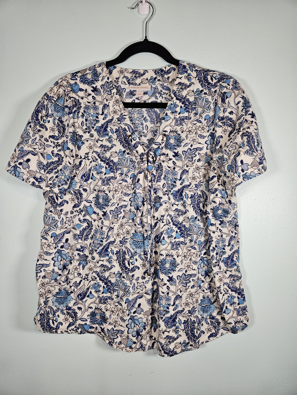 Knox Rose Cream and Blue Floral Short Sleeve Button-Up Top